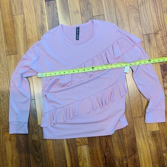 𝅺DESIGN Lab Ruffled Sweater - Picture 7 of 7